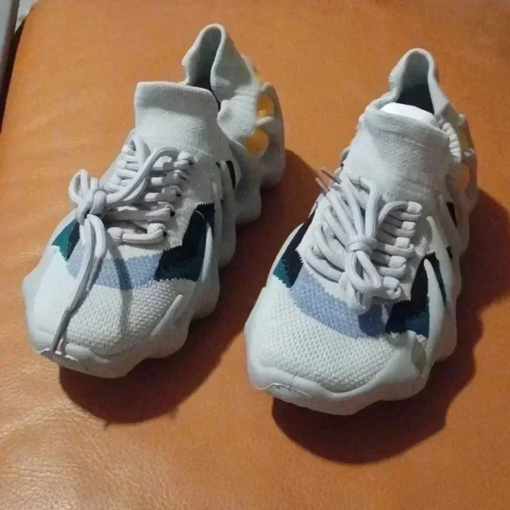 > New no tag,  very light  women's snickers - Picture 3 of 11